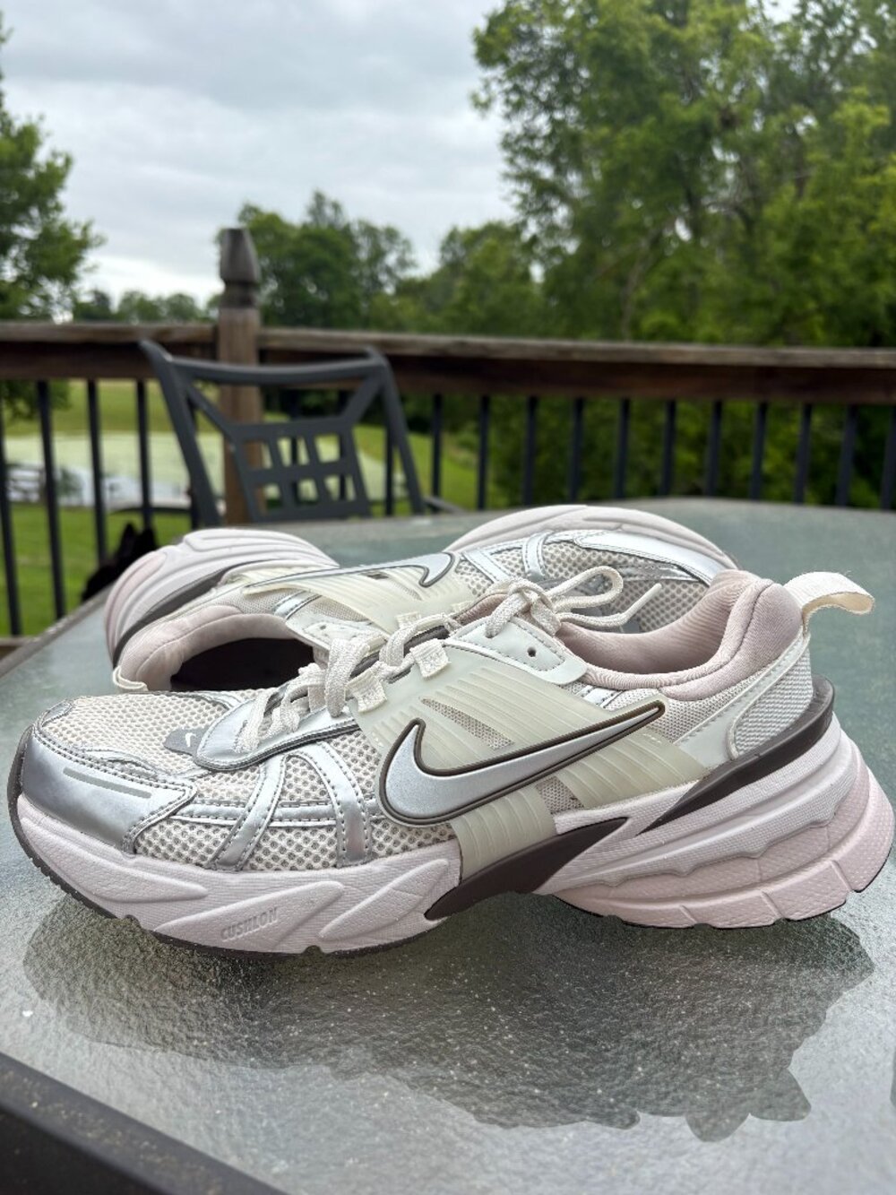 Nike V2K Run Platinum Tint/Metallic Silver FD0736 010 Women's 10 Pre-Owned
